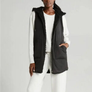 Zella Cozy Insulated Hooded Faux Shearling Reversible Vest in Black. Sz: S